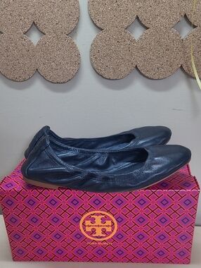 Tory Burch Eddie Ballet Flats Black Elastic Logo on the Back Size 8.5 Like New